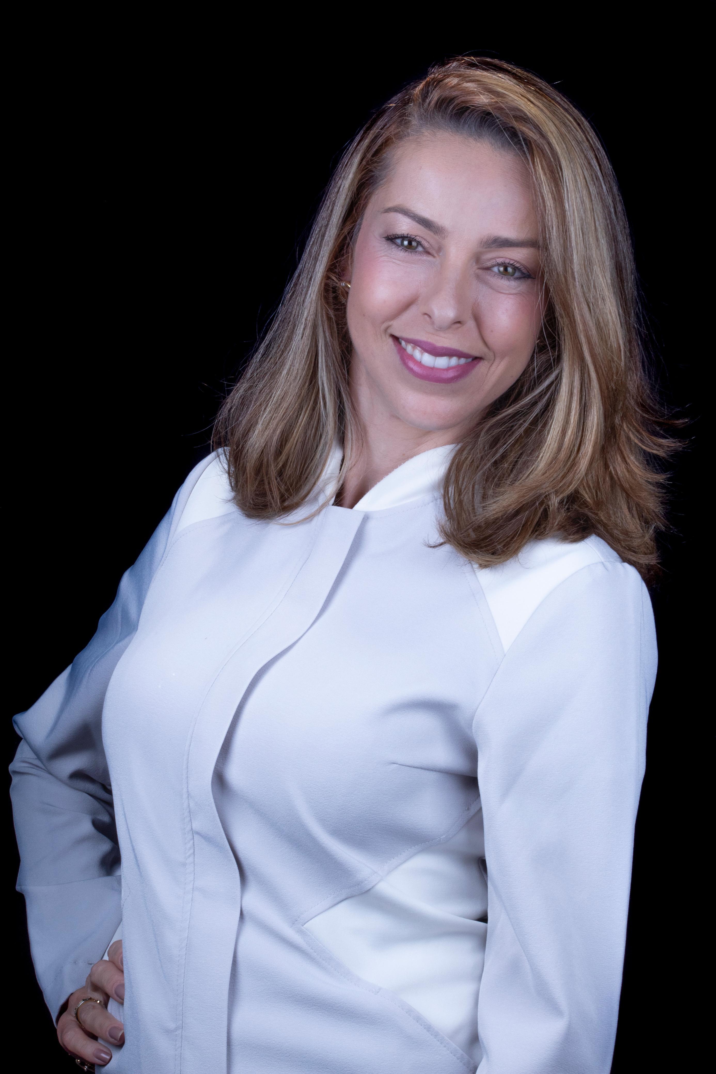 Dra. Mayra Santana de Oliveira Machado